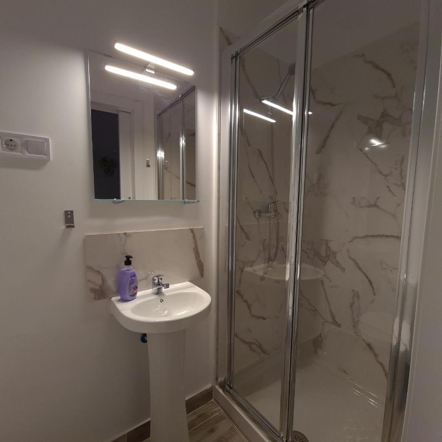 Hostal Vara Мадрид Екстер'єр фото