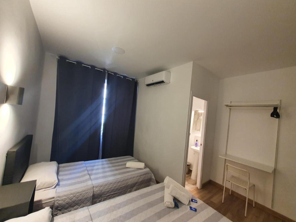 Hostal Vara Мадрид Екстер'єр фото