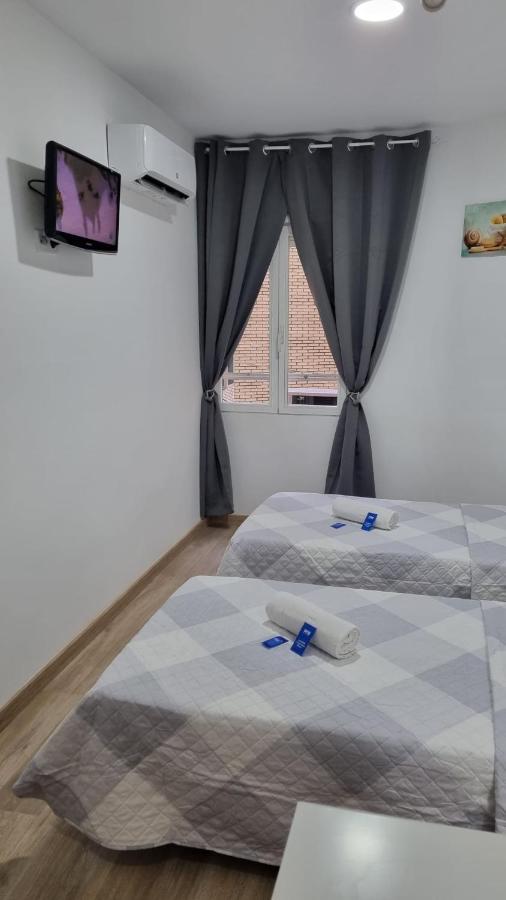 Hostal Vara Мадрид Екстер'єр фото